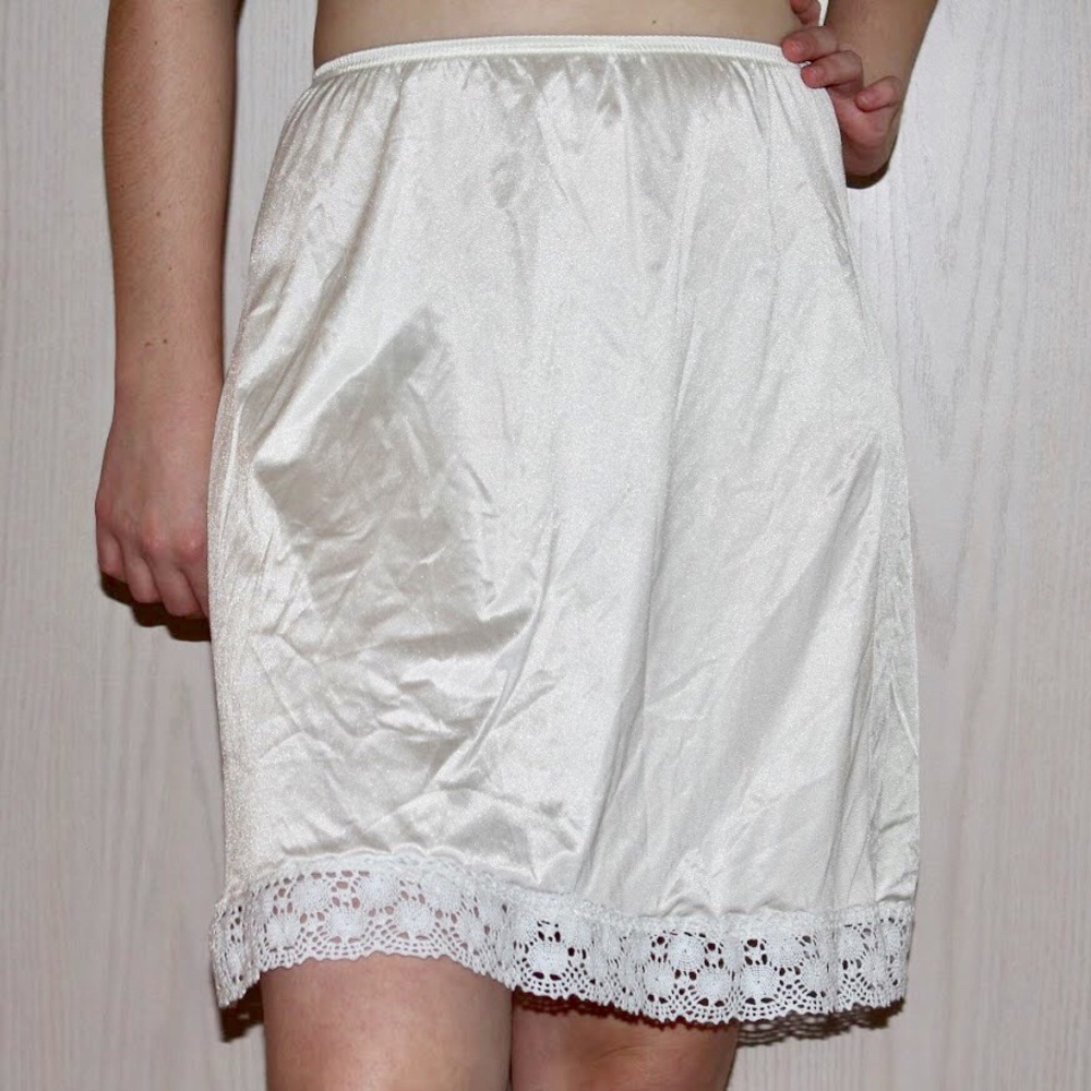 1970s Vintage Cream Satin Skirt Slip